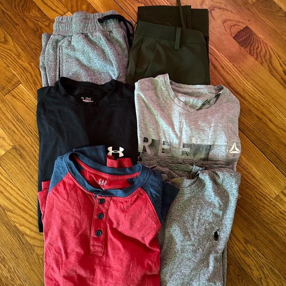 Size Small Lot Including 2 pants 3 shirts and a long sleeve shirt - Picture 1 of 4